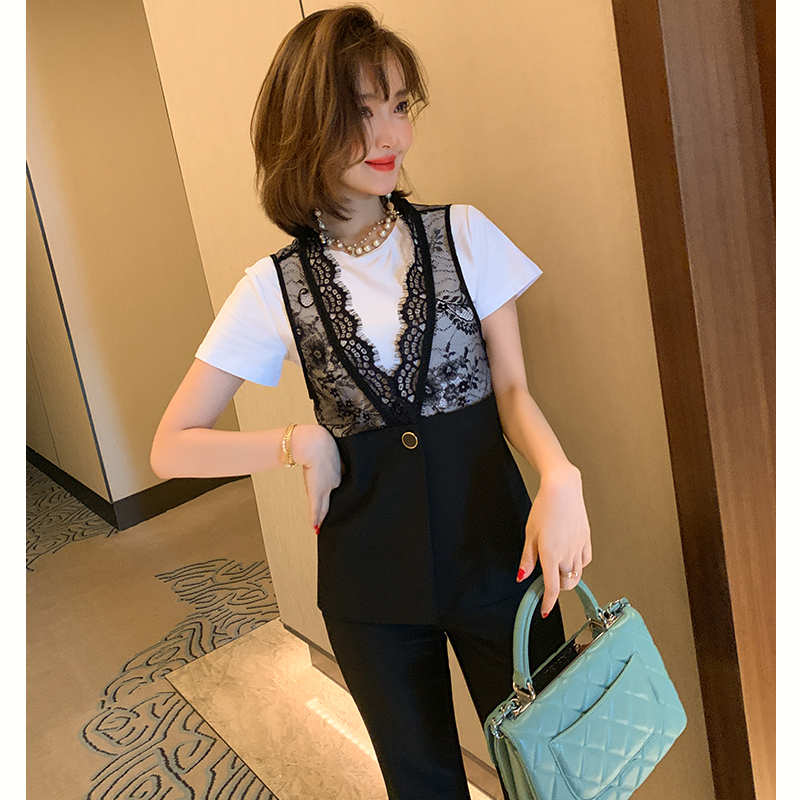 Tシャツ×レースコンビネーションベスト×フレアロングパンツ