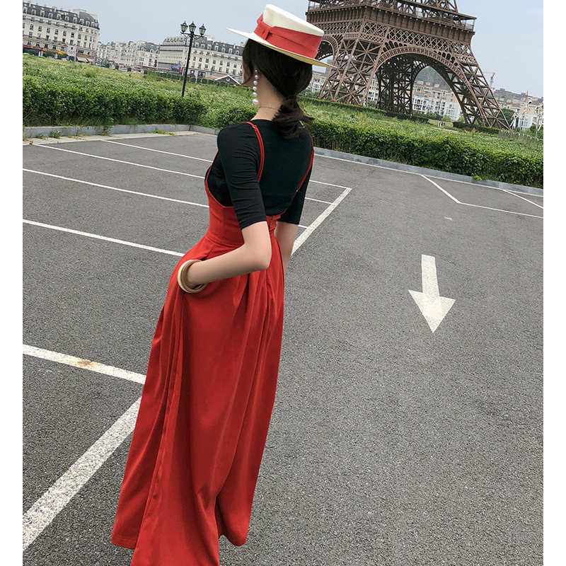 スクエアネック半端袖Tシャツ×タック入りサロペットガウチョパンツ