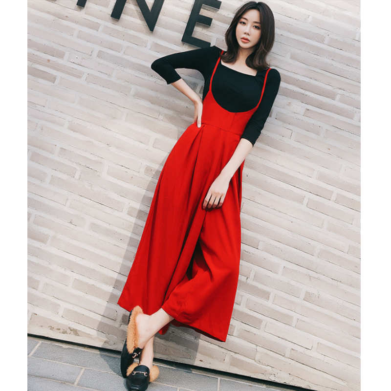 スクエアネック半端袖Tシャツ×タック入りサロペットガウチョパンツ