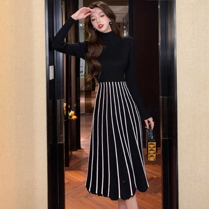 スカラップヘムストライプ切り替えニットワンピース