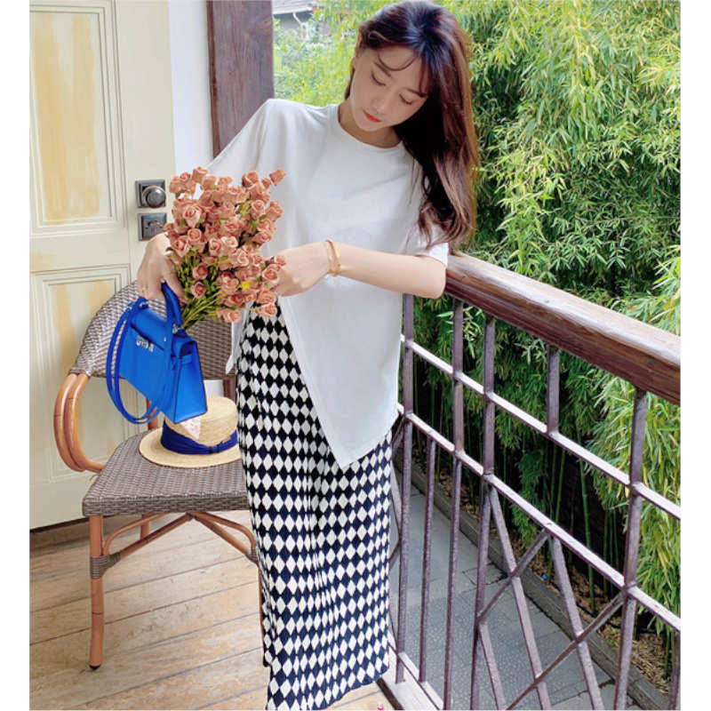 スリットロングTシャツ×ダイヤ柄ナロースカート(2colors)