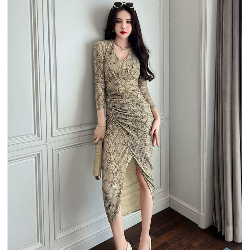 スパンコールフロントギャザーイレヘムパイソンワンピース