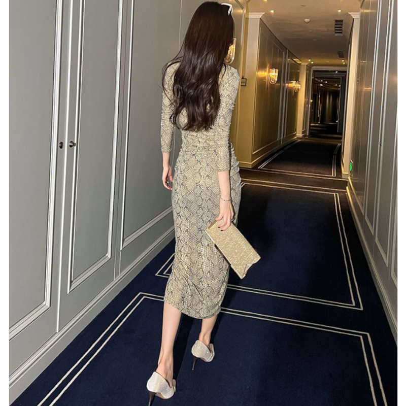 スパンコールフロントギャザーイレヘムパイソンワンピース