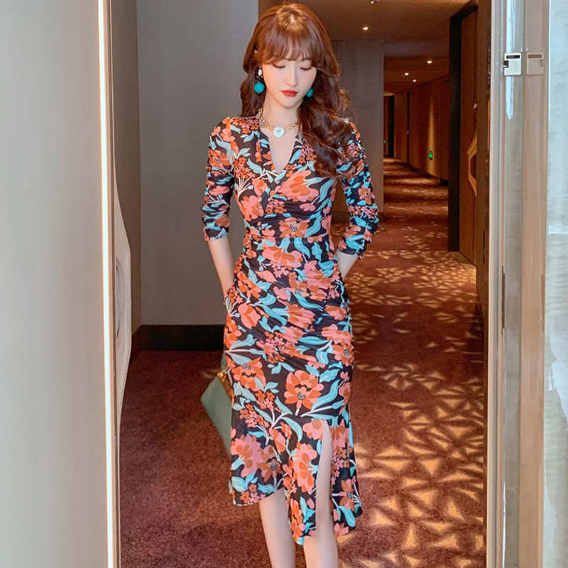 スリット入り花柄マーメイドワンピース