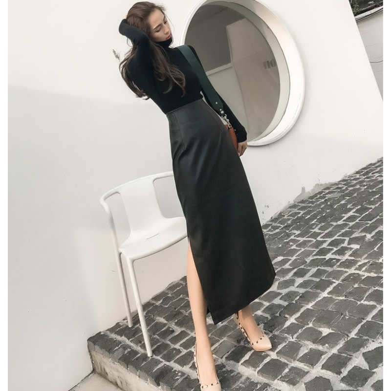 サイドスリットエコレザーロングスカート