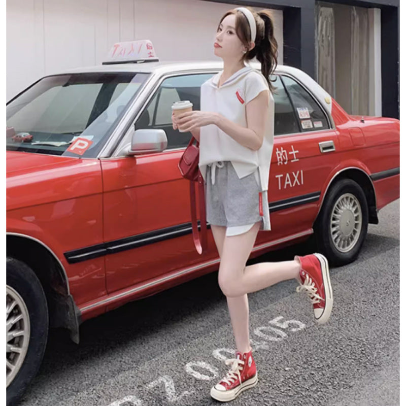 セーラーカラートップ×スウェットショートパンツ