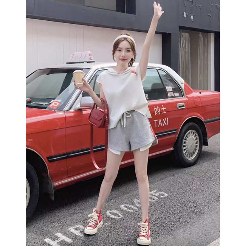 セーラーカラートップ×スウェットショートパンツ