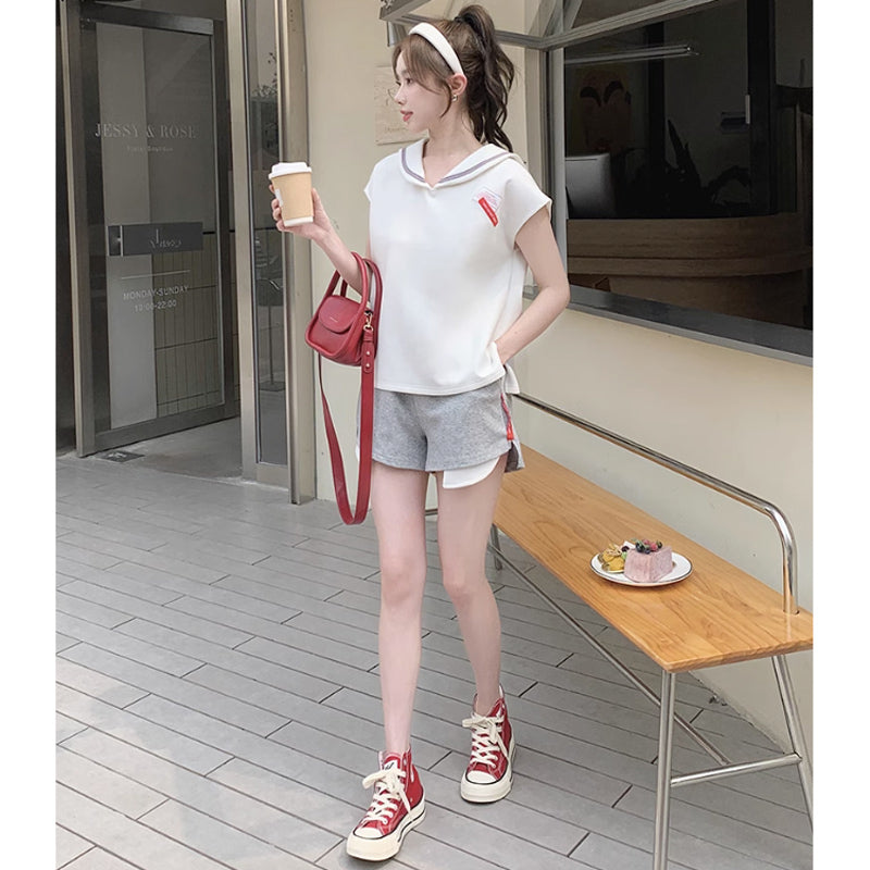 セーラーカラートップ×スウェットショートパンツ