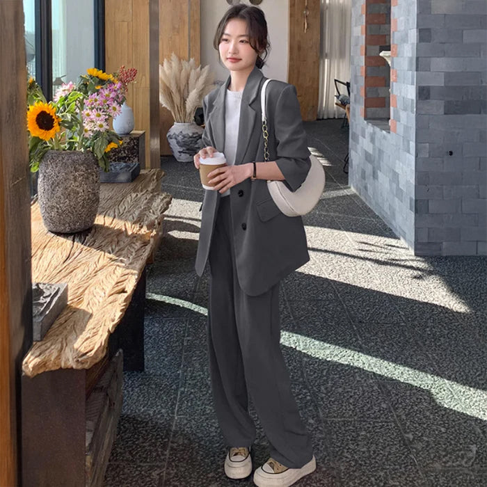 チャコールパンツスーツ