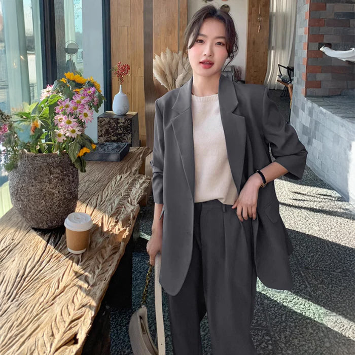 チャコールパンツスーツ