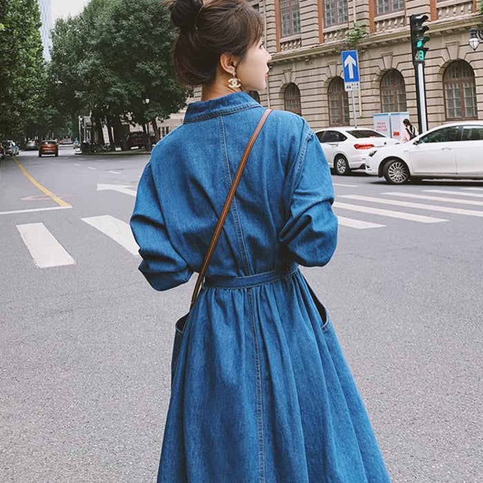Aラインデニムシャツワンピース（青）デニム素材でカジュアルダウン