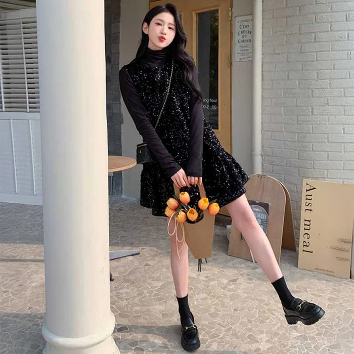 ハイネックカットソー×グリッターワンピース