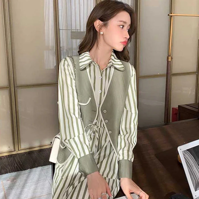 ツートンベスト×ストライプシャツワンピース