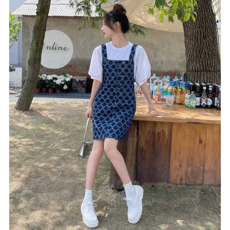 バルーン袖カットソー×デニムサロペットスカート