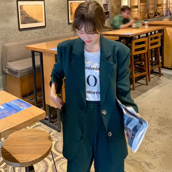 ダークグリーンセットアップスーツ（緑）こなれ感溢れる大人のハンサム