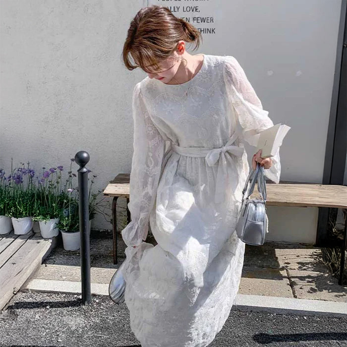 ウエストリボンレースワンピース（白）春/夏 風に揺れる優雅なシルエット