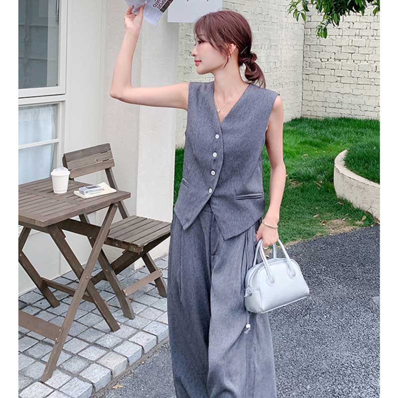 ALEXEASTAM ボリュームタックパンツ　Vネックベストトップス　セット ALEXEASTAM ボリュームタックパンツ Vネックベストトップス セット