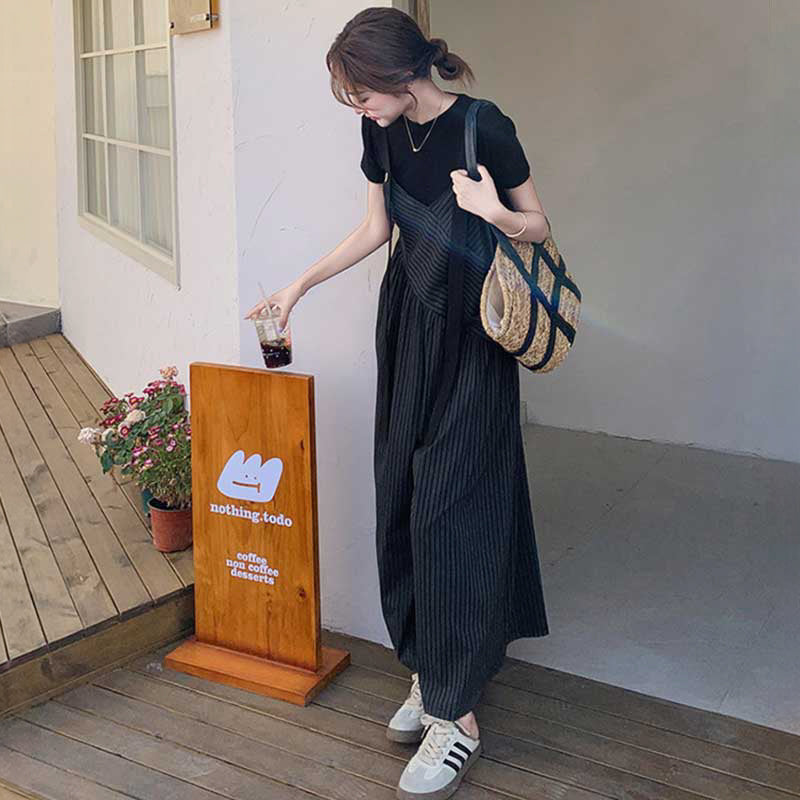 Tシャツ×ストライプ柄ワイドサロペットパンツ
