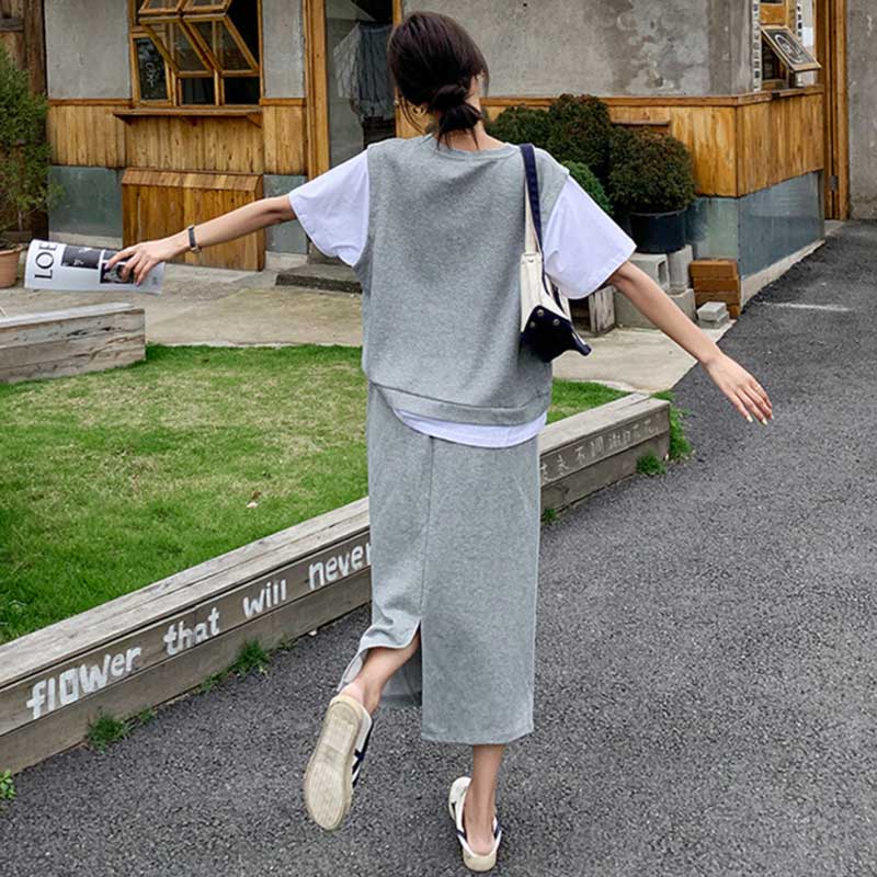 プリントロゴレイヤード風トップス×ペンシルスカート