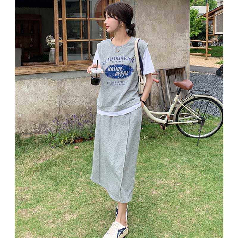 プリントロゴレイヤード風トップス×ペンシルスカート