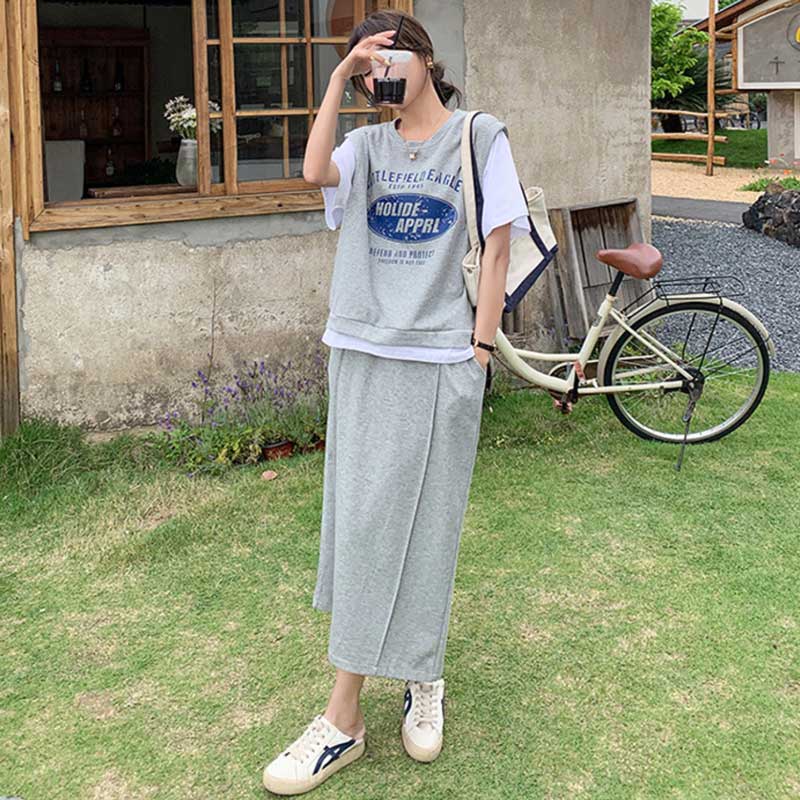 プリントロゴレイヤード風トップス×ペンシルスカート