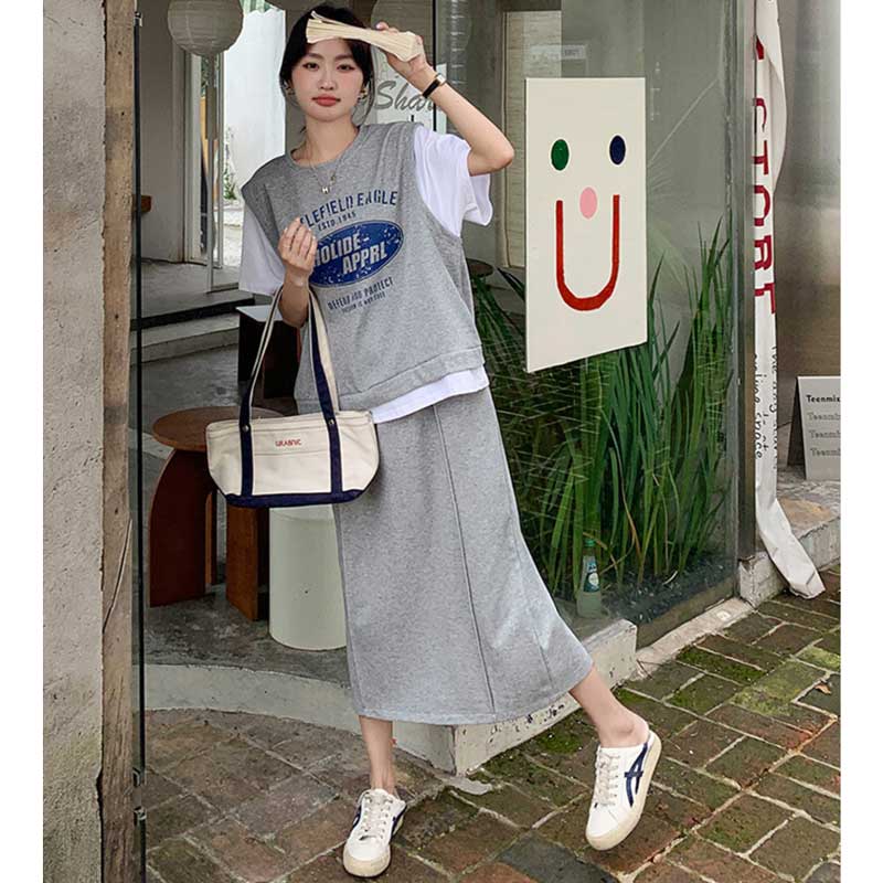 プリントロゴレイヤード風トップス×ペンシルスカート