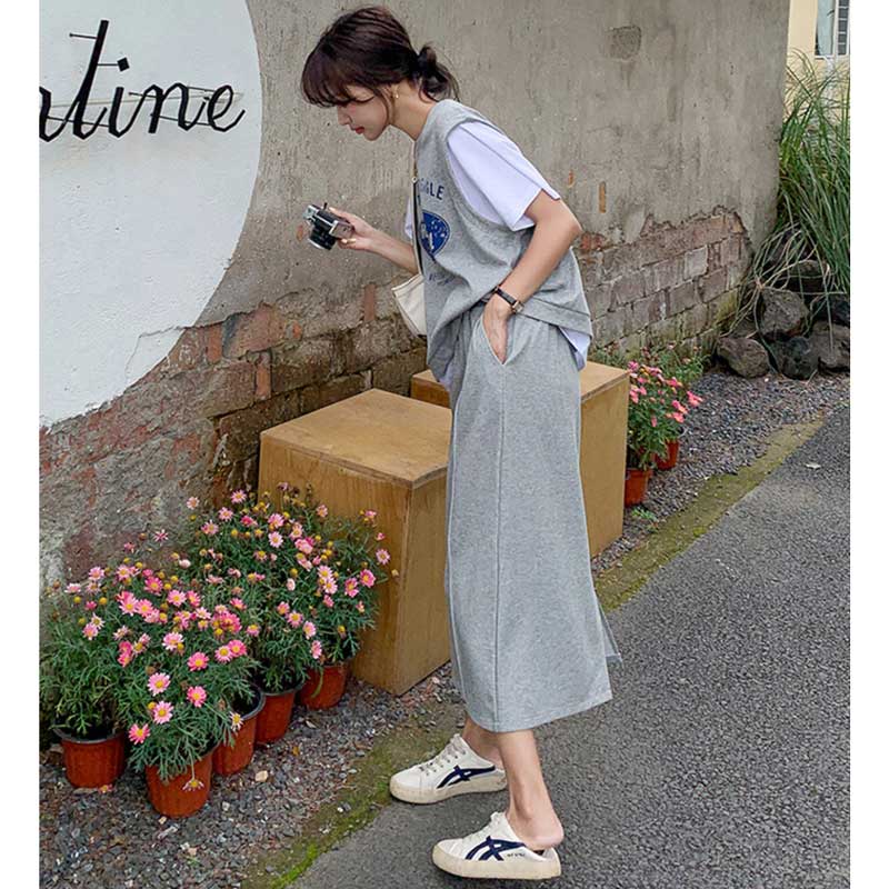 プリントロゴレイヤード風トップス×ペンシルスカート