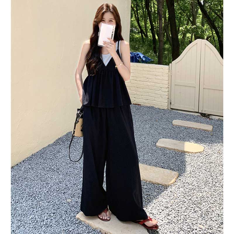 レイヤード風フリルキャミソール×ワイドパンツ