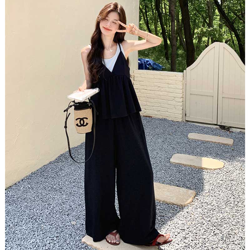 レイヤード風フリルキャミソール×ワイドパンツ