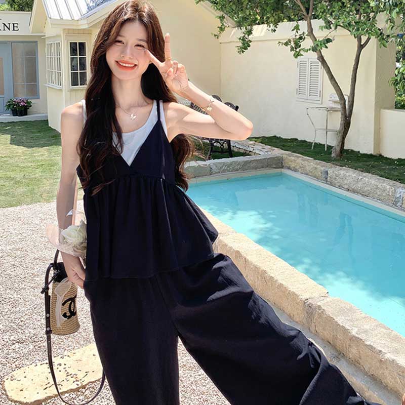 レイヤード風フリルキャミソール×ワイドパンツ