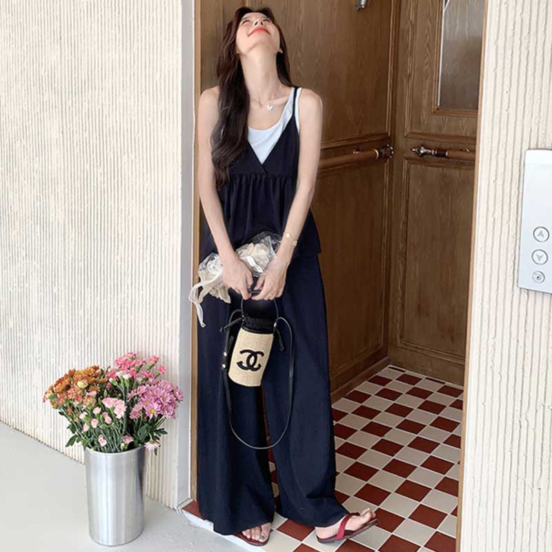 レイヤード風フリルキャミソール×ワイドパンツ