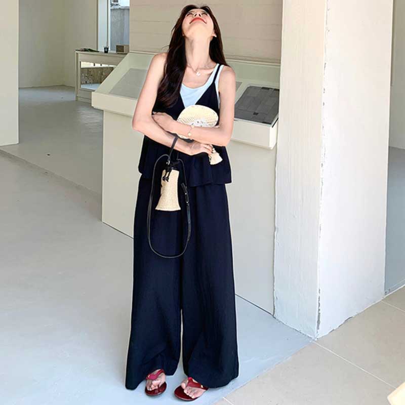 レイヤード風フリルキャミソール×ワイドパンツ