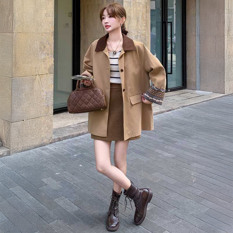 ヨーク付きミディ丈ブラウンコート