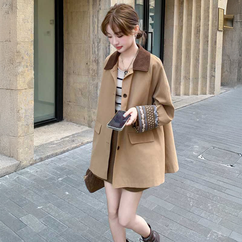 ヨーク付きミディ丈ブラウンコート