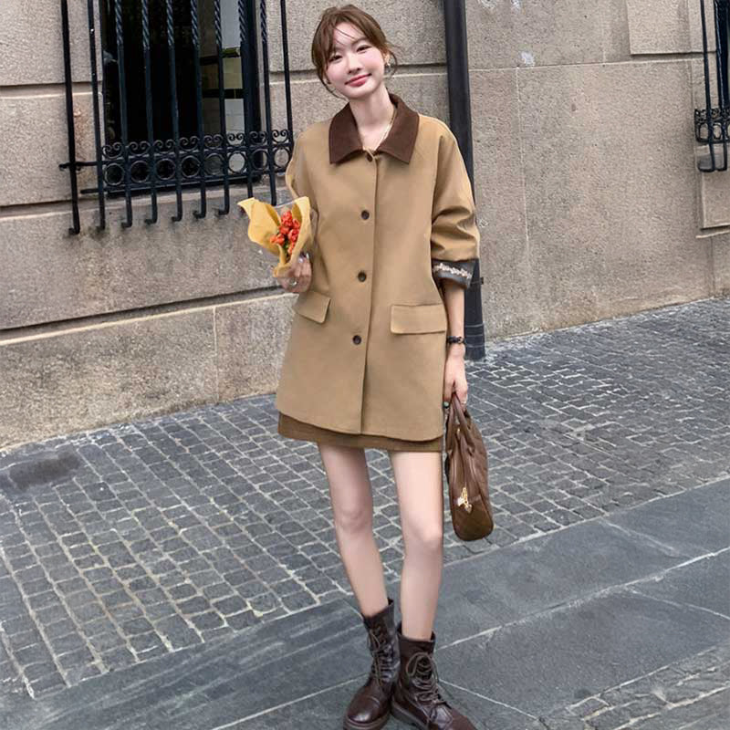 ヨーク付きミディ丈ブラウンコート