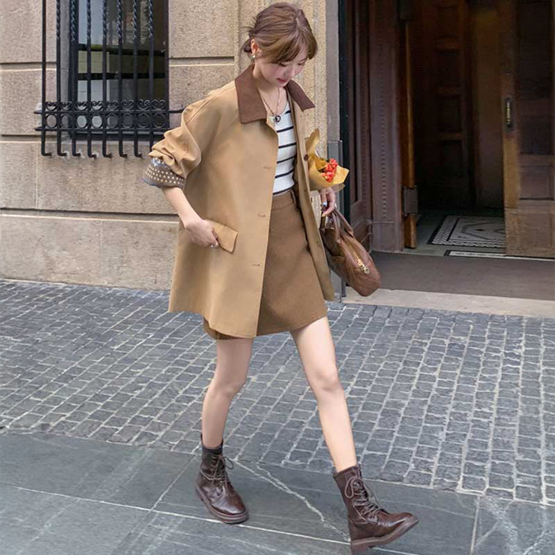 ヨーク付きミディ丈ブラウンコート