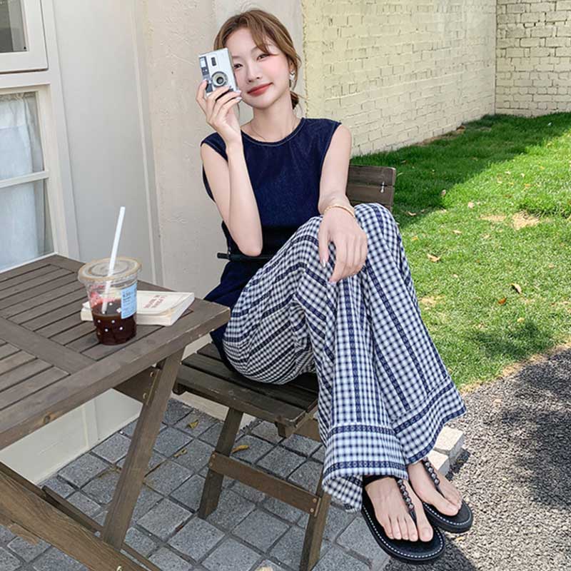 ノースリーブトップス×ギンガムチェックワイドパンツ