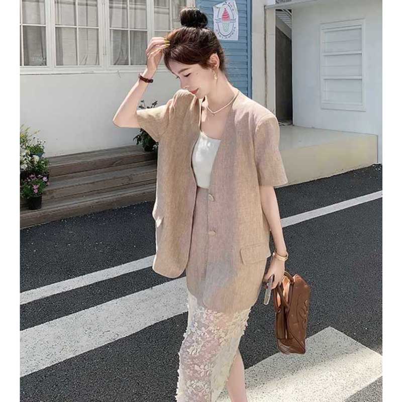 ノーカラージャケット×レース切り替えスカート