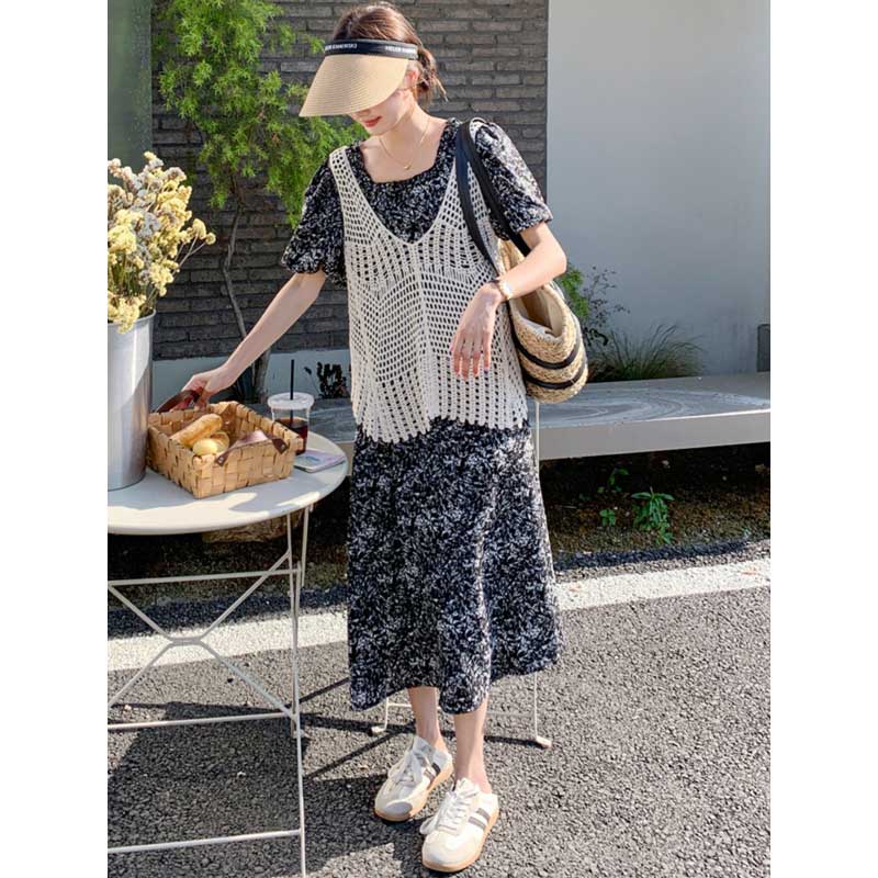 ニットベスト×モザイク柄ワンピース