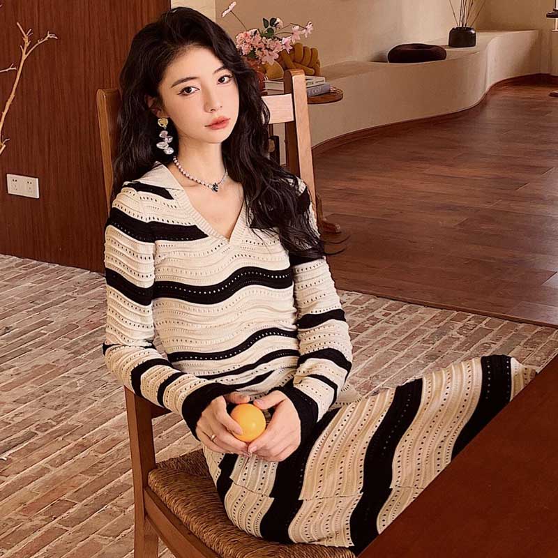 ボーダー柄ニットロングワンピース