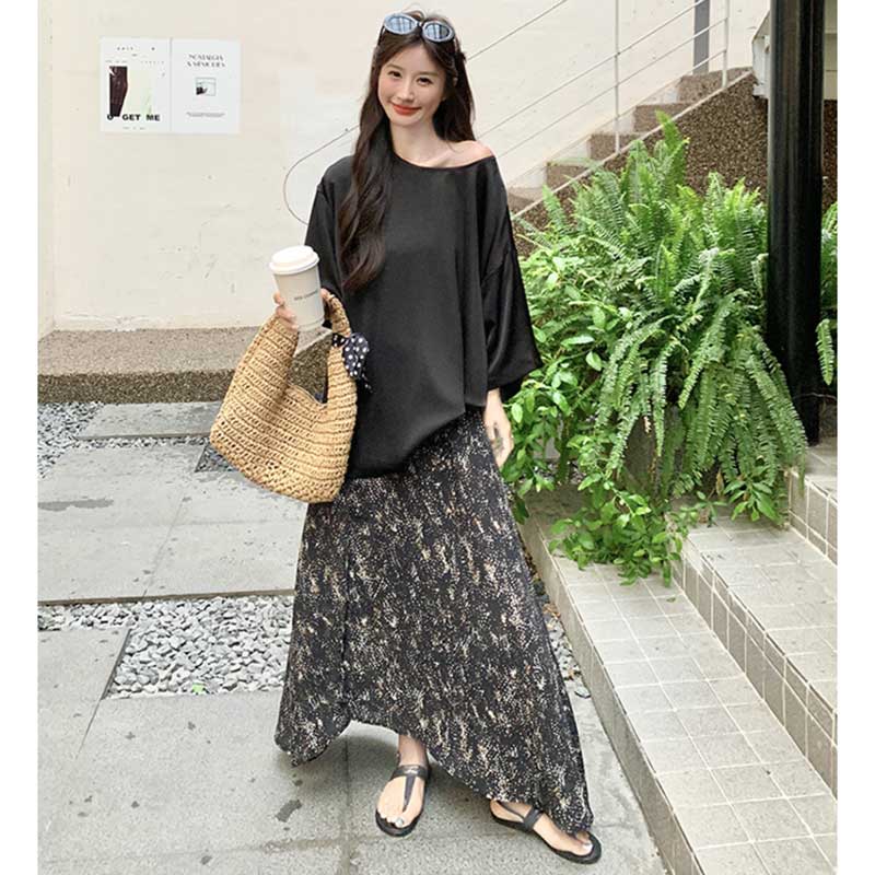 オーバーサイズトップス×スリットロングスカート