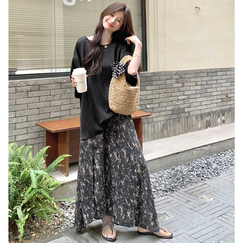 オーバーサイズトップス×スリットロングスカート