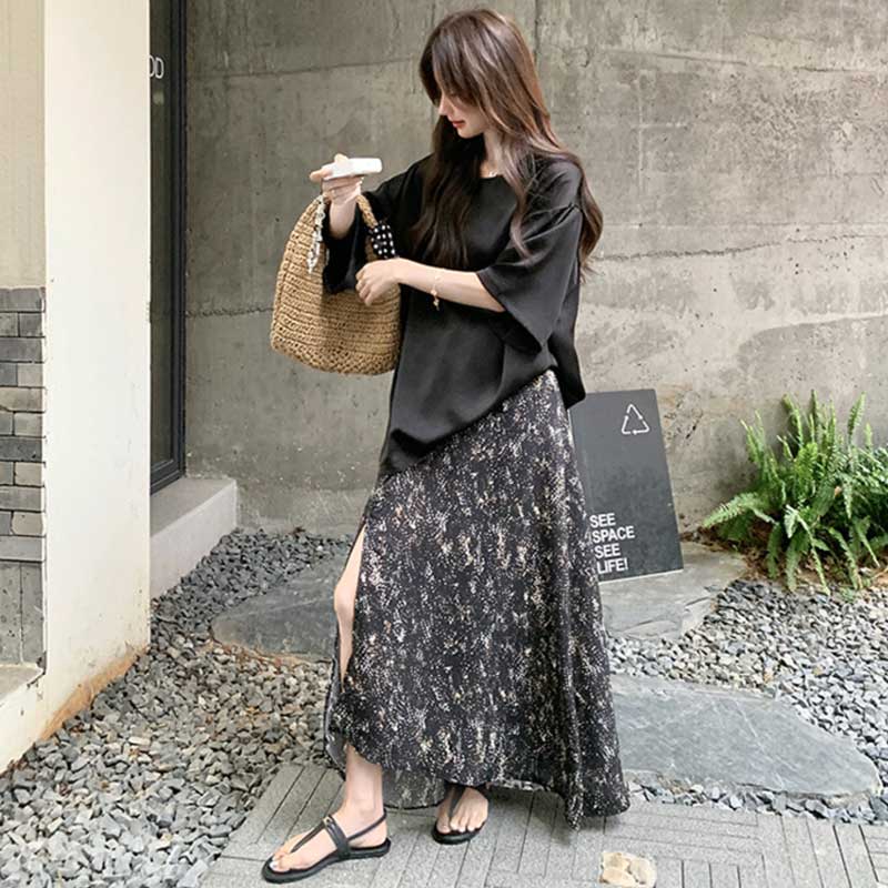 オーバーサイズトップス×スリットロングスカート