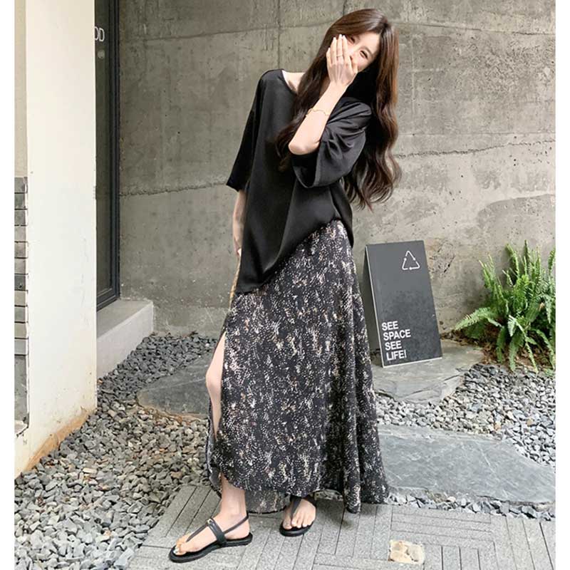 オーバーサイズトップス×スリットロングスカート