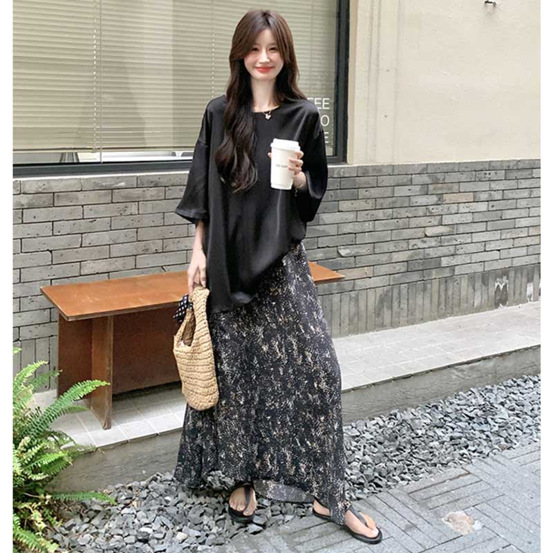 オーバーサイズトップス×スリットロングスカート