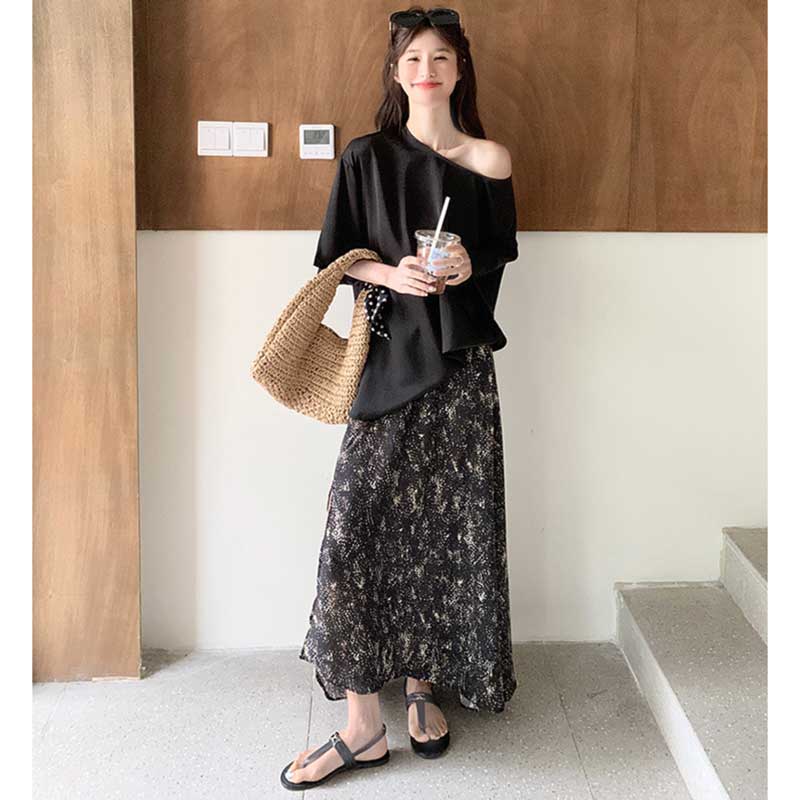 オーバーサイズトップス×スリットロングスカート