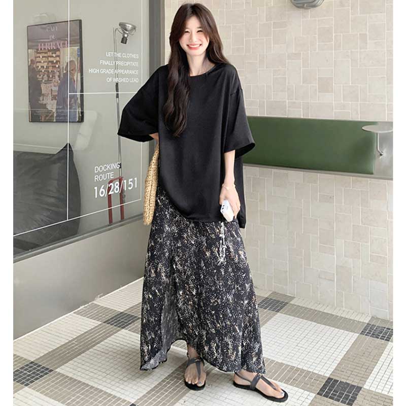 オーバーサイズトップス×スリットロングスカート