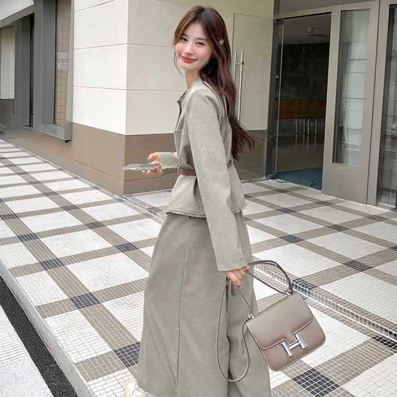 ベルト付きジャケット×ガウチョパンツ