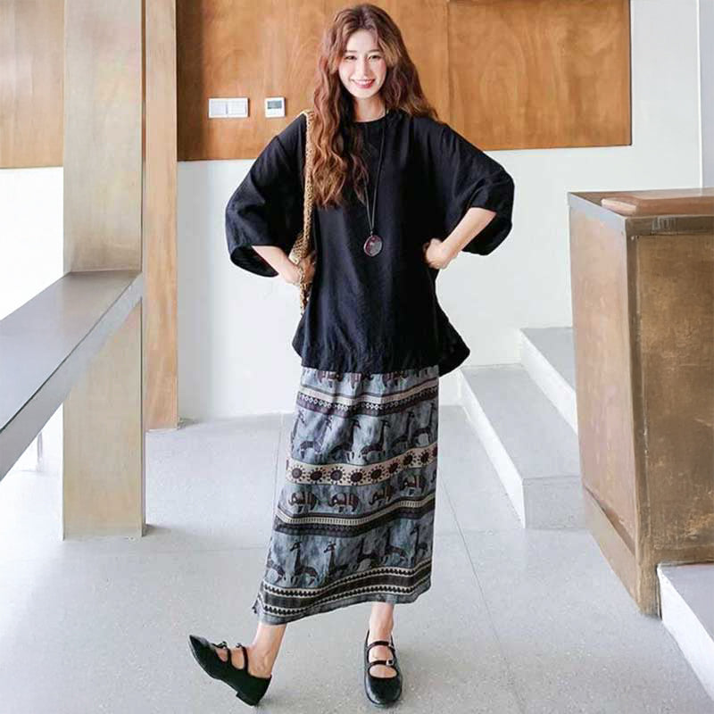 オーバーサイズトップス×グラフィックプリントスカート