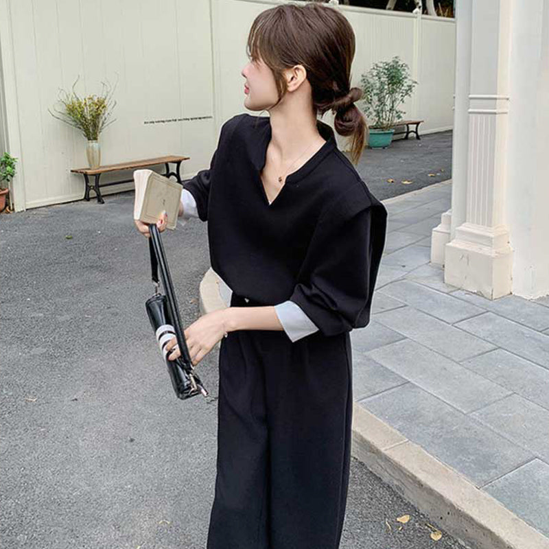 Vネックプルオーバー×ワイドパンツ